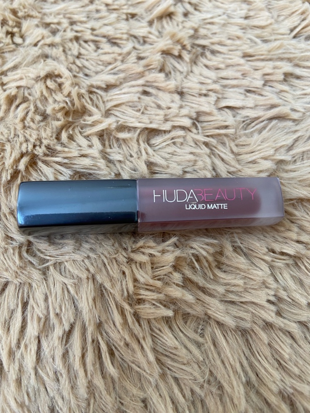 🆕 HUDA BEAUTY Liquid Matte Lipstick 💄 in First Class